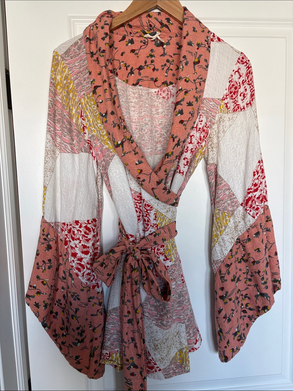 ANTHROPOLOGIE FLOREAT Pink Floral Patchwork Kimono Robe - Picture 2 of 11
